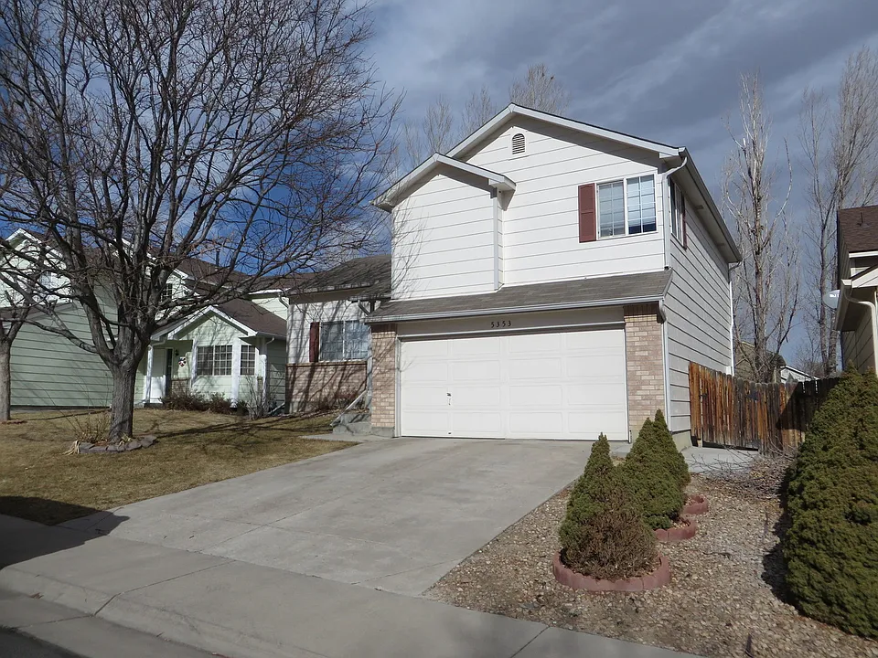 5353 E 128th Cir
