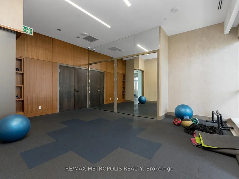 15 Zorra St #503 — Photo 31