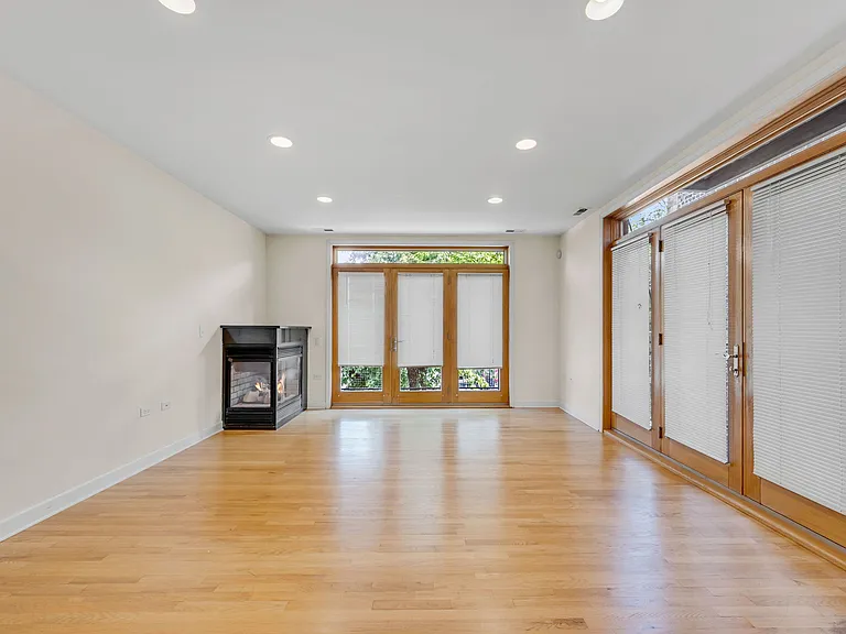 2064 N California Ave #205 — Photo 5
