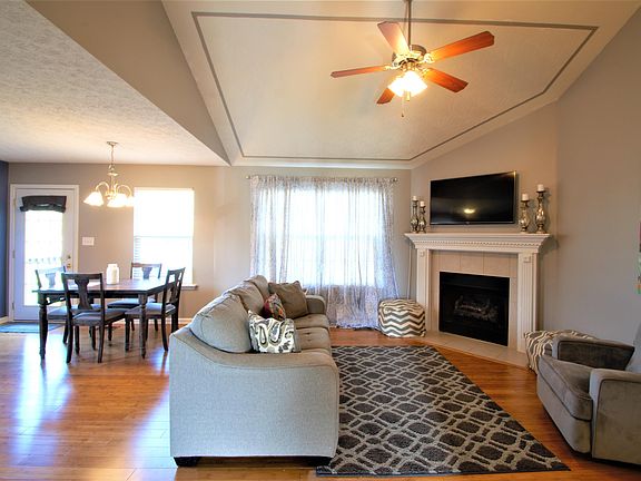4th image of 632 Erin Cir