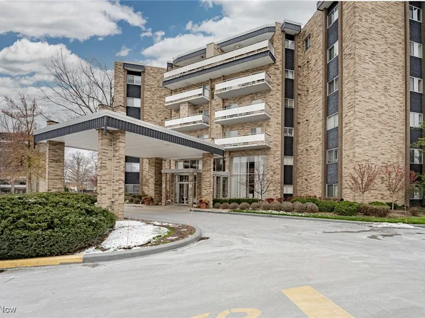2112 Acacia Park Dr APT 611, Cleveland, OH 44124