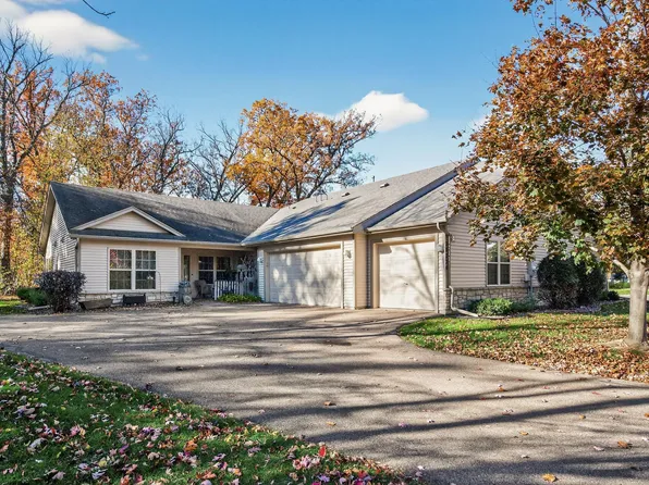 27724 Woodland Dr, Chisago City, MN 55013