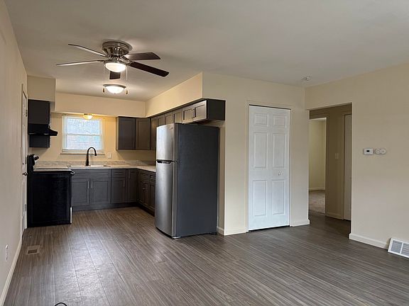 3rd image of 63 Maplecrest Dr