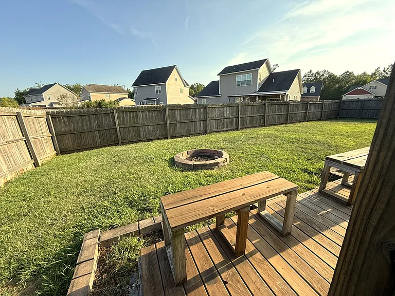 Backyard/Fire Pit