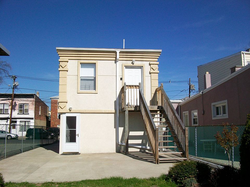 2nd image of 40 Magnolia St