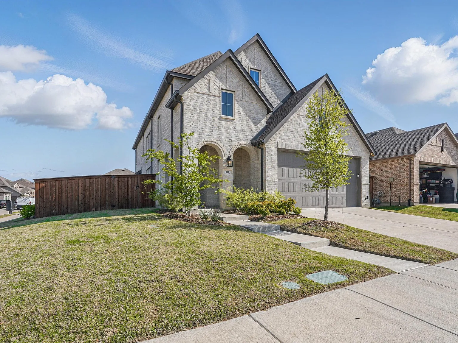 4 bed, 3.5 bath, 2386 sqft, $2,950 — Photo 2