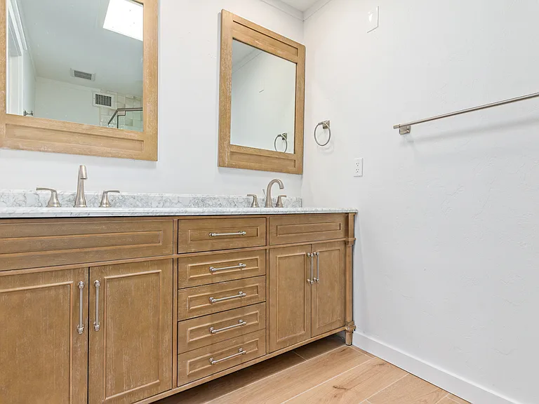ENSUITE WITH DOUBLE VANITY