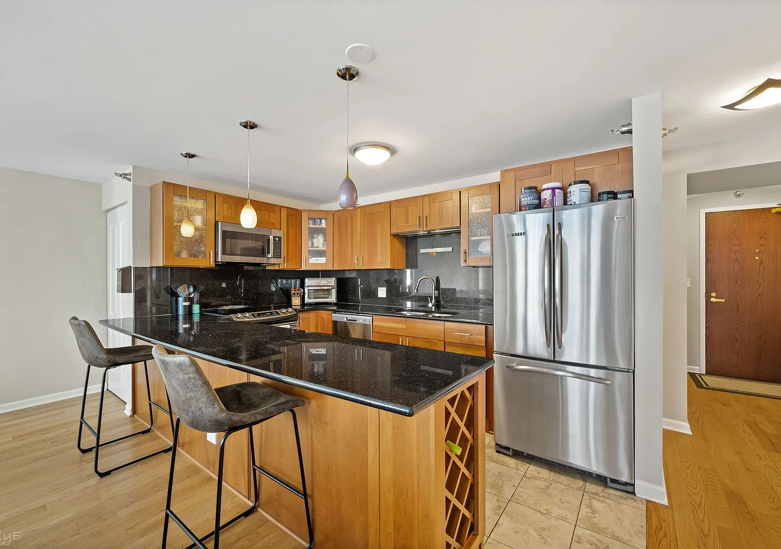 2 bed, 1324 sqft, $3,700 — Photo 2