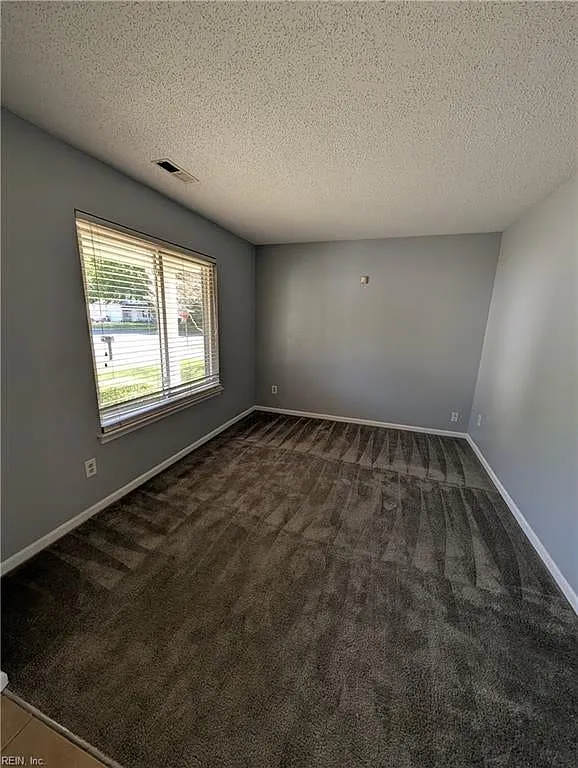 3 bed, 2.5 bath, 1675 sqft, $2,195 — Photo 2