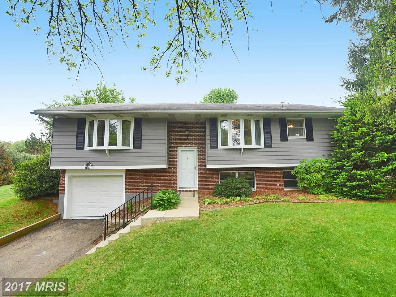 1011 Seamount Rd photo 1