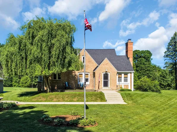 5835 S 92nd STREET, Hales Corners, WI 53130