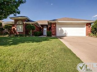 836 NW Park Meadow Ln, Burleson, TX 76028