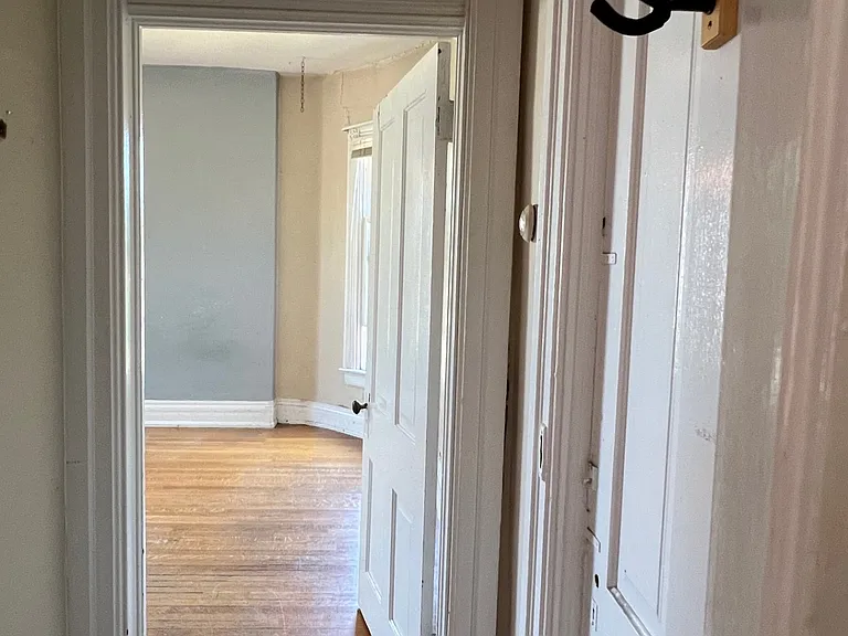 2259 N High St — Photo 16