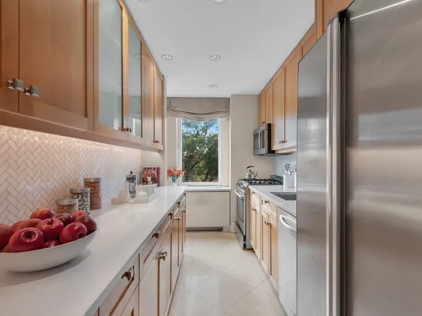 930 5th Avenue image 5 of 9