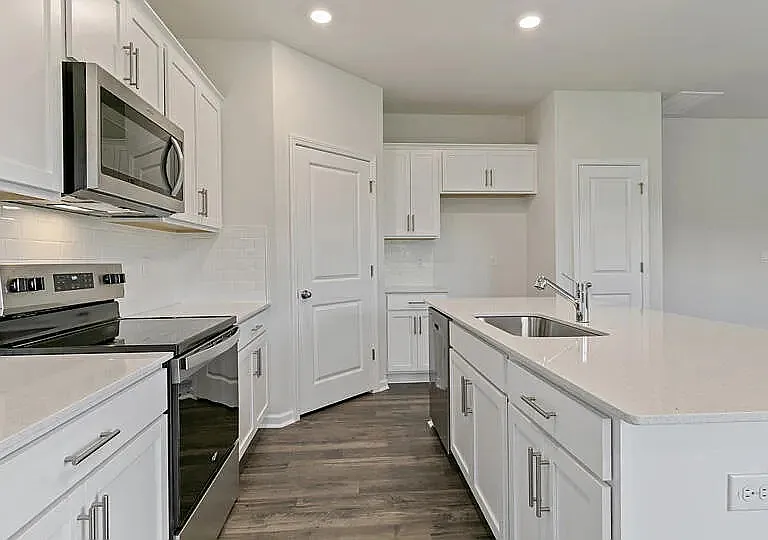 228 Chapel St — Photo 11