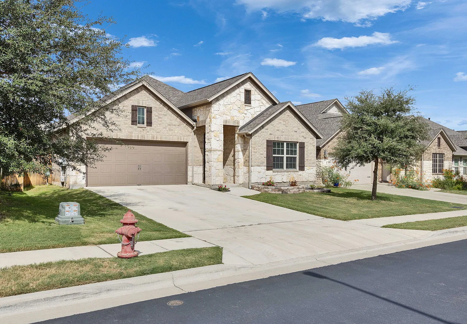 4 bed, 2.5 bath, 2170 sqft, $2,400 — Photo 3