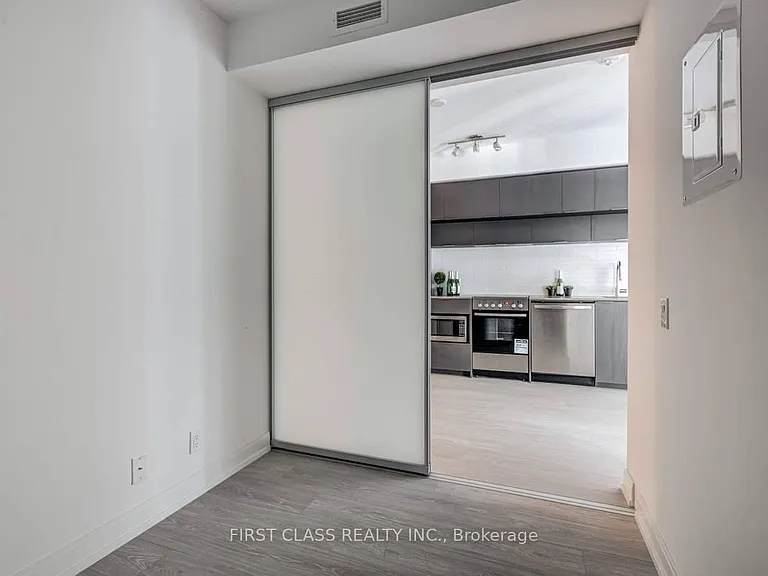181 Dundas St E #1002 — Photo 7