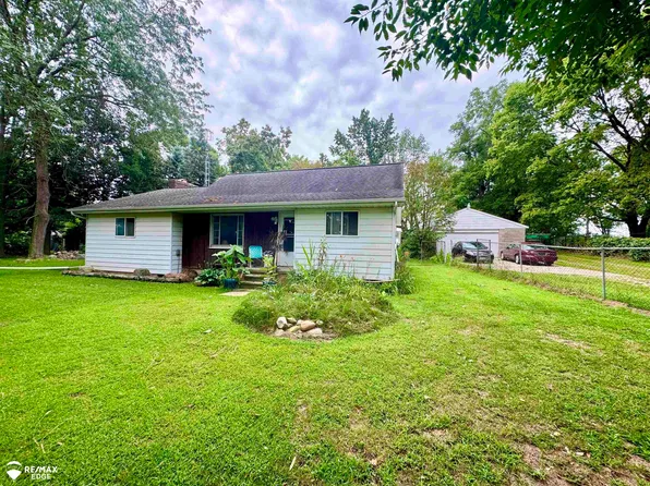 5262 E Coldwater Rd, Flint, MI 48506