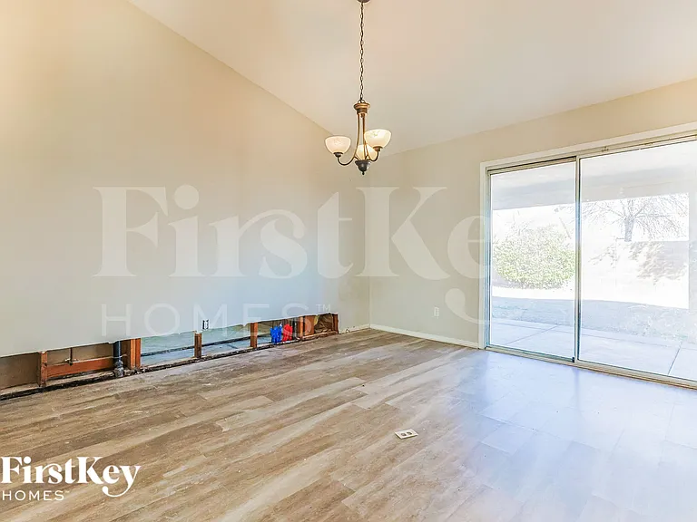 1380 W Gary Dr — Photo 4