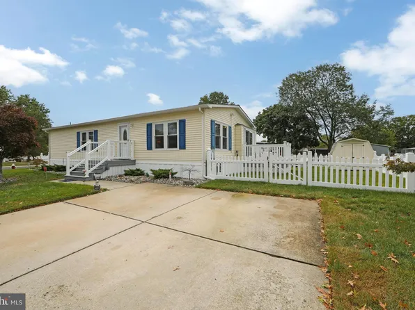 94 Patricia Ln, Mount Laurel, NJ 08054