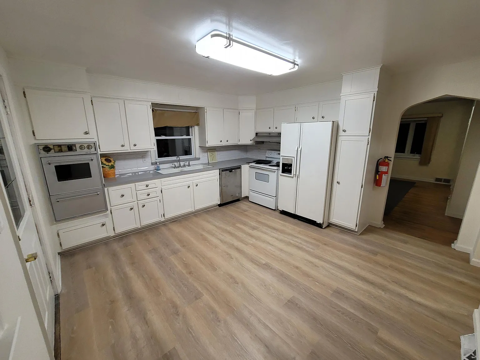 6 bed, 1796 sqft, $3,900 — Photo 2