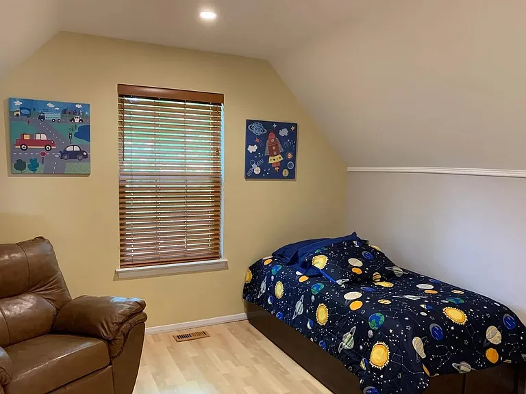 Upstairs bedroom #2