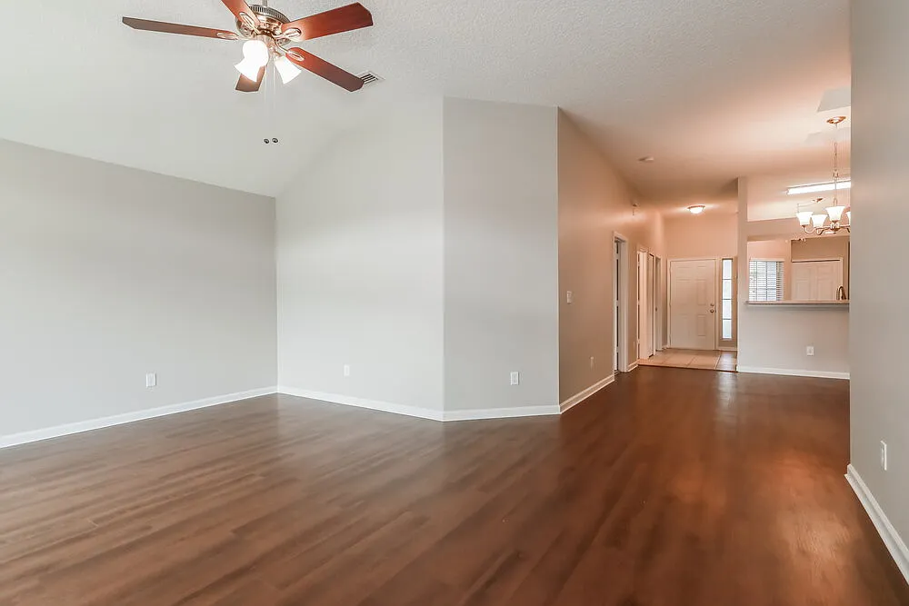 3 bed, 2.0 bath, 1590 sqft, $1,985 — Photo 4