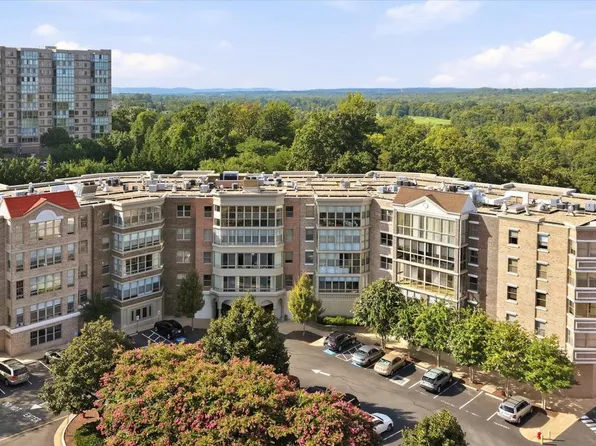 19350 Magnolia Grove Sq Unit 208, Lansdowne, VA 20176