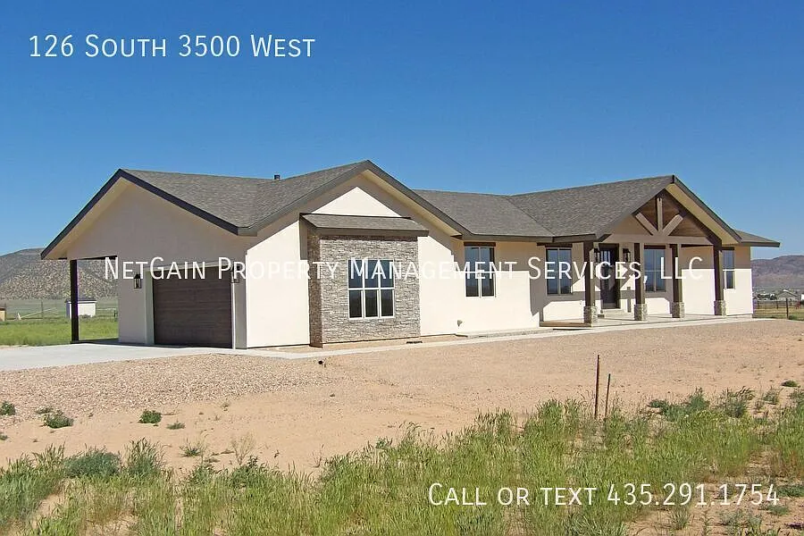 Brand New 4 Bedroom House on Acreage in Parowan — Photo 2