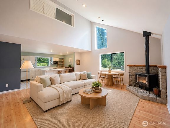 5th image of 734 Swan Road