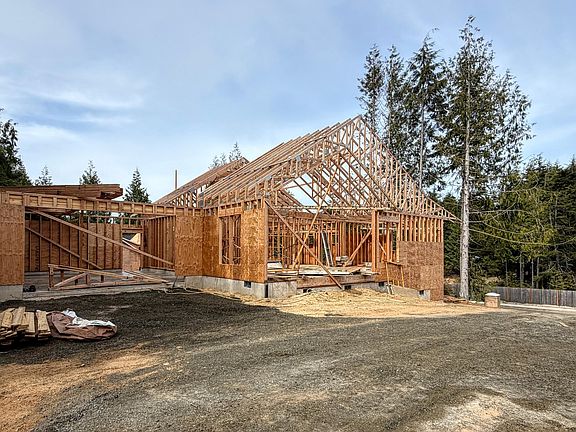 4th image of 930 SW Dolores Dr