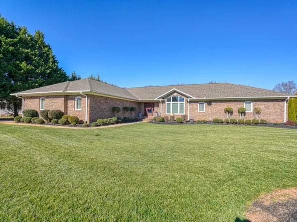 218 Mountain Range Rd, Boiling Springs, SC 29316