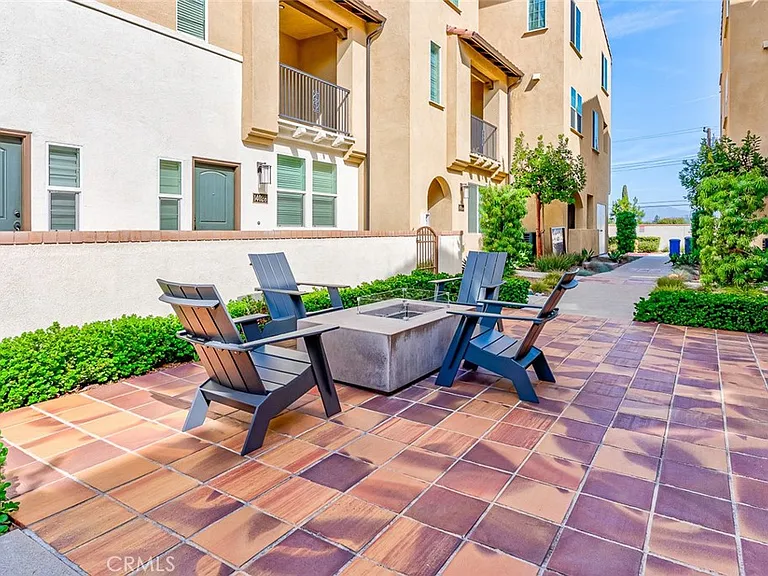 14022 Bay St — Photo 2