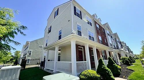 3744 Green St Photo 1