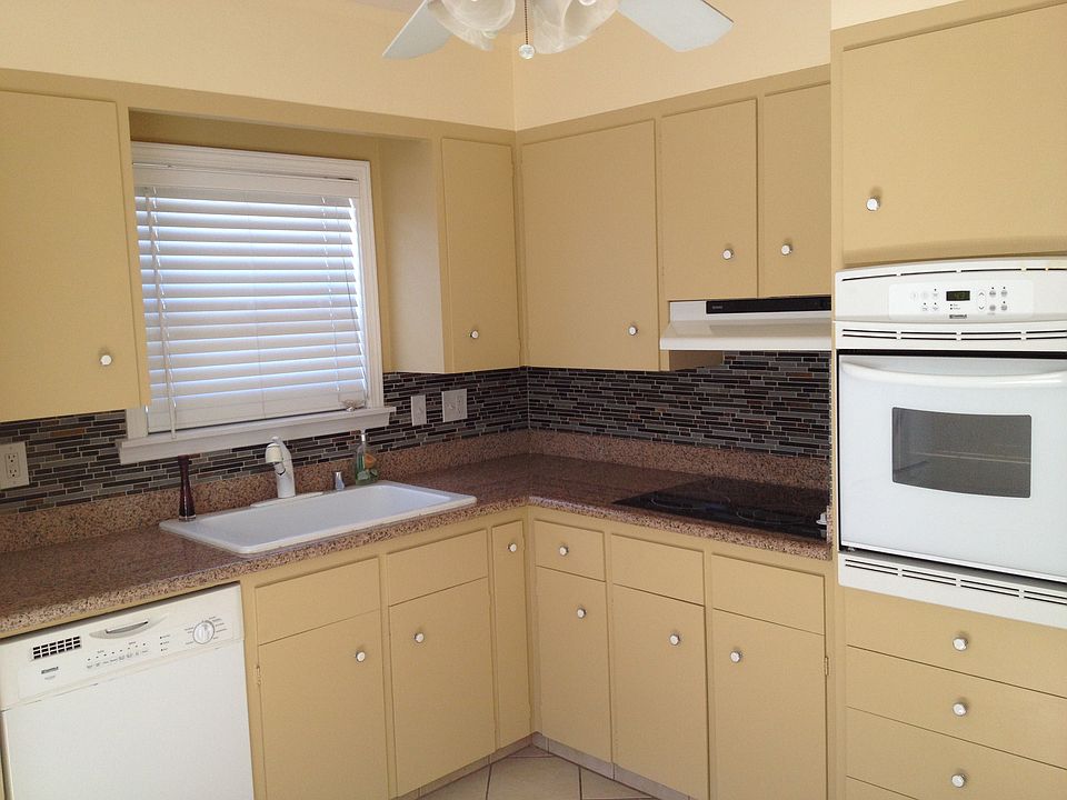 Kitchen-granite counter top