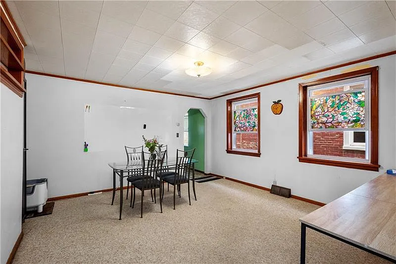 4 bed, 2.5 bath, 1701 sqft, $3,200 — Photo 2