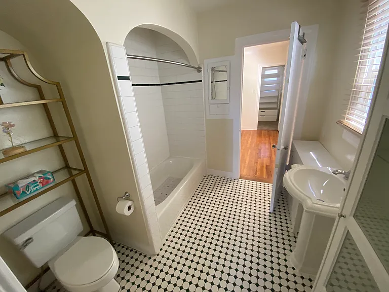 1057 E Main St — Photo 11