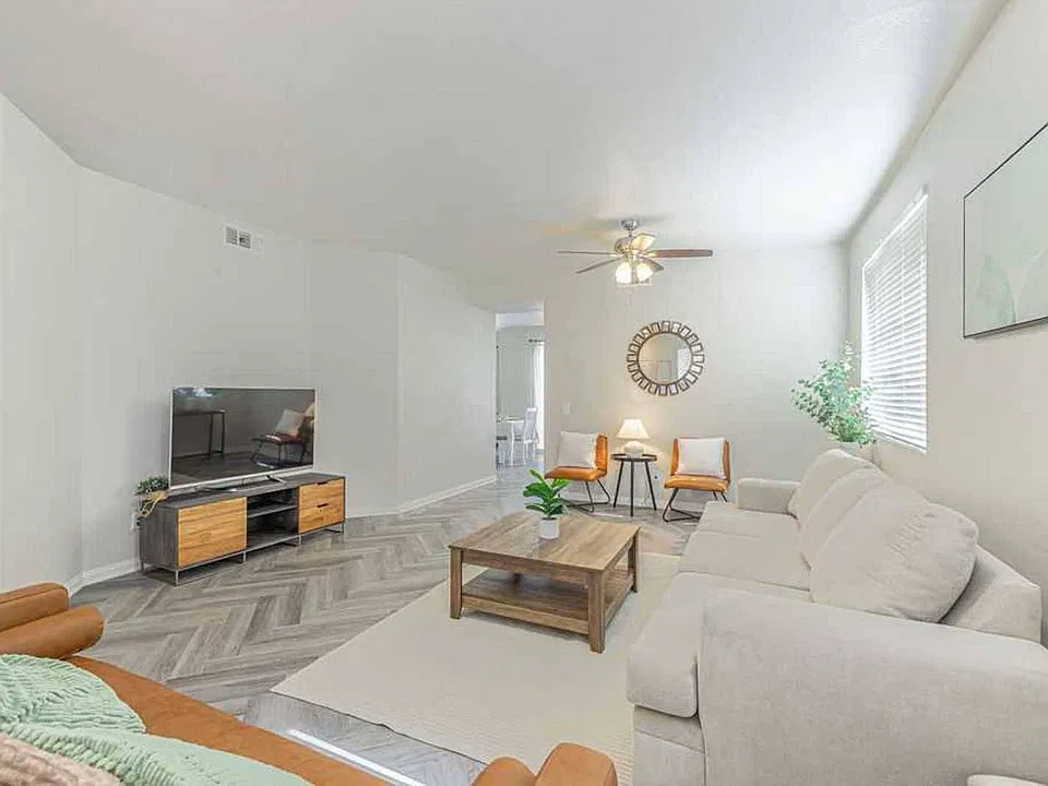 3423 Racquet Ln