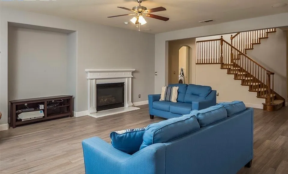 6 bed, 4.5 bath, 4679 sqft, $4,350 — Photo 3
