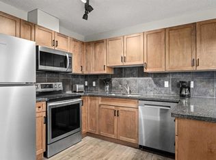 301 E Village Mews SW #8, Calgary, AB T3H2L3