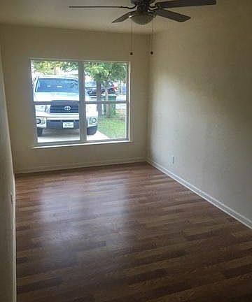 4th image of 807 Sterling Dr