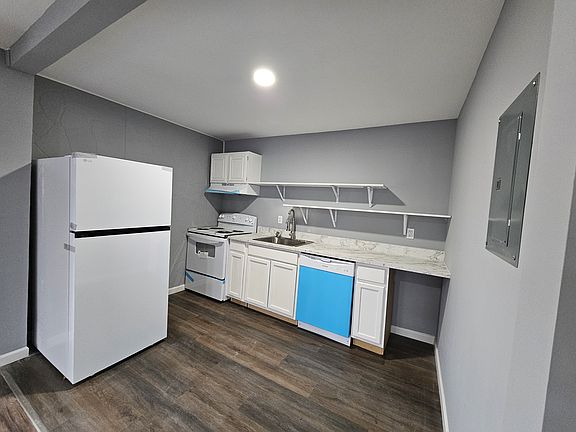 2nd image of 119 River St #C