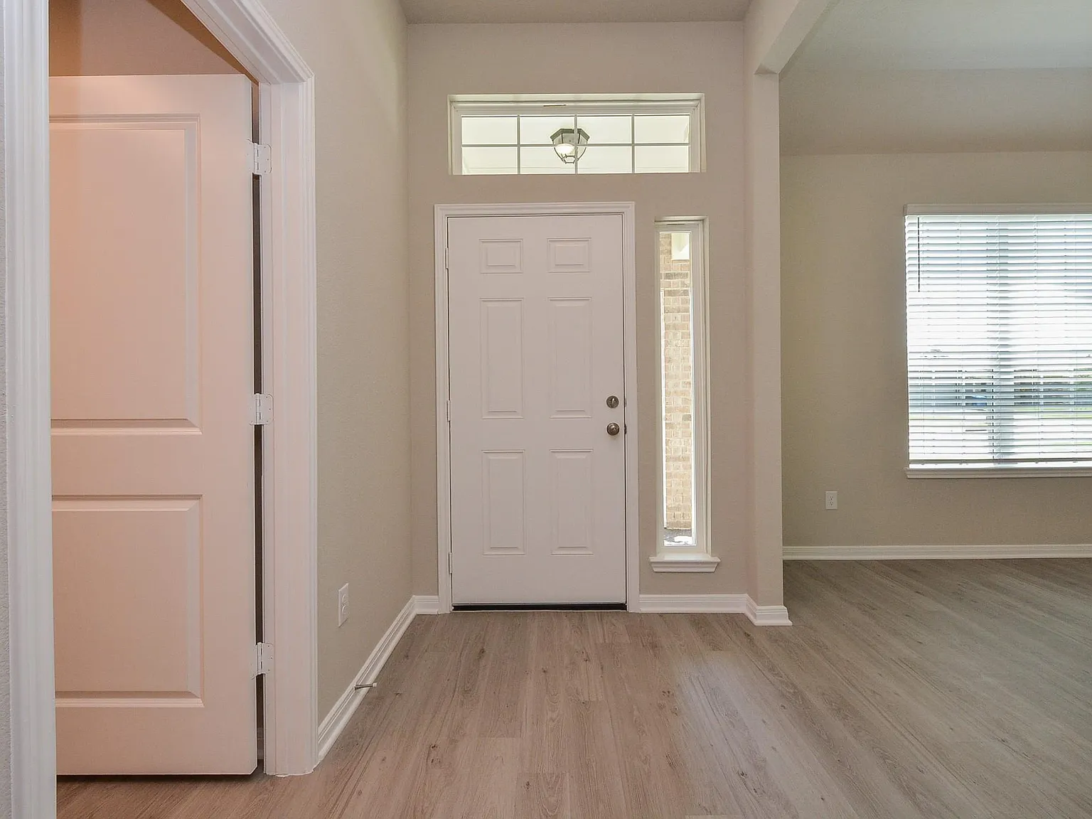 3 bed, 2.0 bath, 1620 sqft, $2,200 — Photo 3