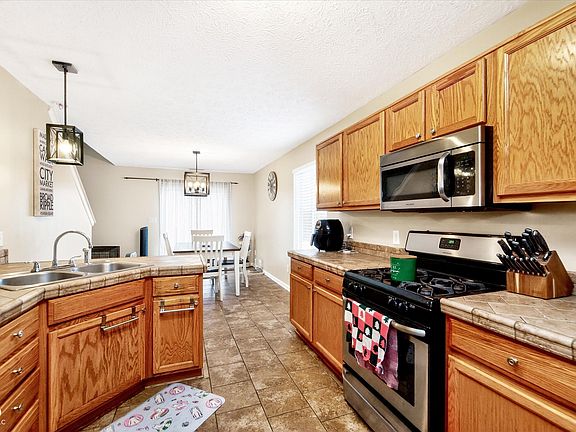 3rd image of 2777 Grand Fir Dr