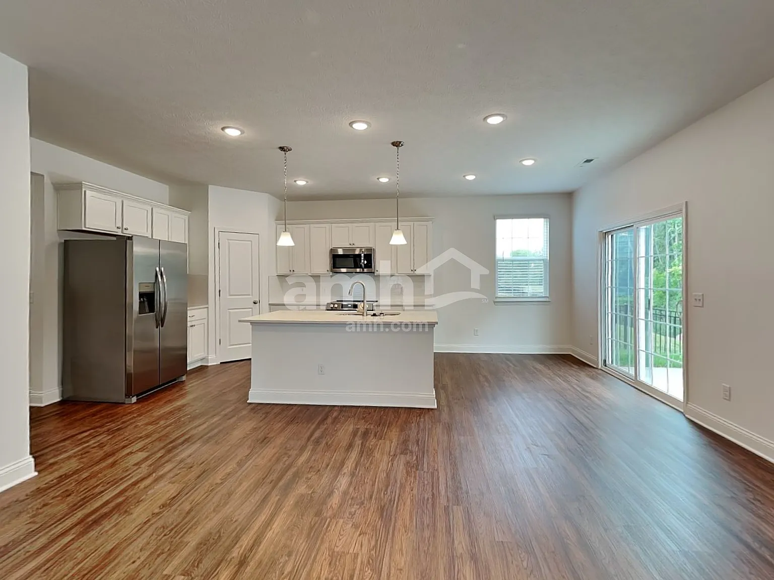 4 bed, 2.5 bath, 2297 sqft, $3,100 — Photo 4