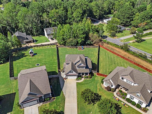 2nd image of 433 Golden Amber Ln