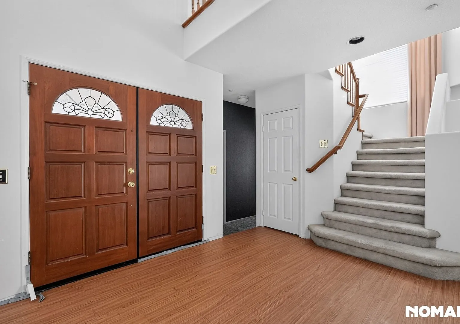 Spacious 4BR House in Fontana — Photo 4