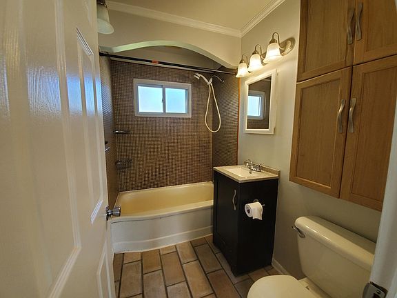4th image of 26581 Woodmont St