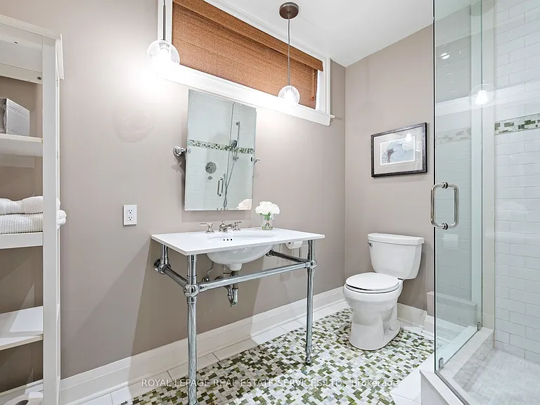 60 Thompson Ave — Photo 42
