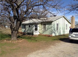 582 Cemetery Rd, Boyd, TX 76023